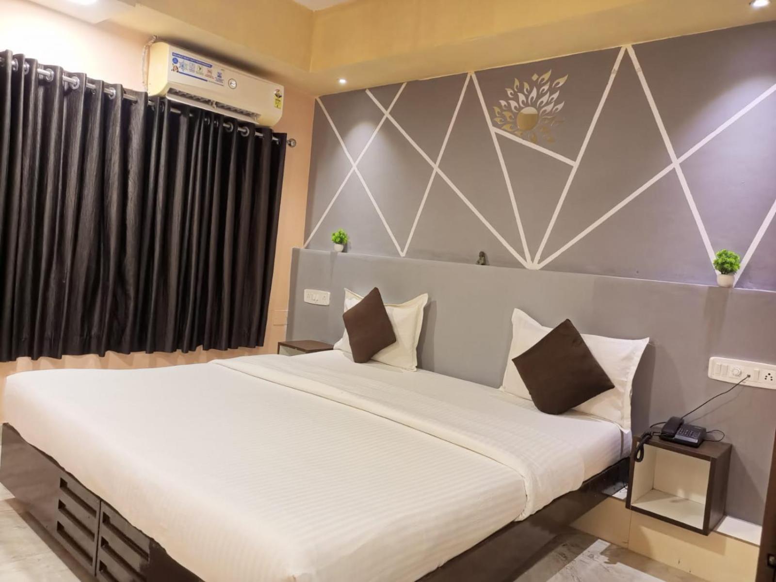 Hotel Harmony Jāmnagar Eksteriør billede